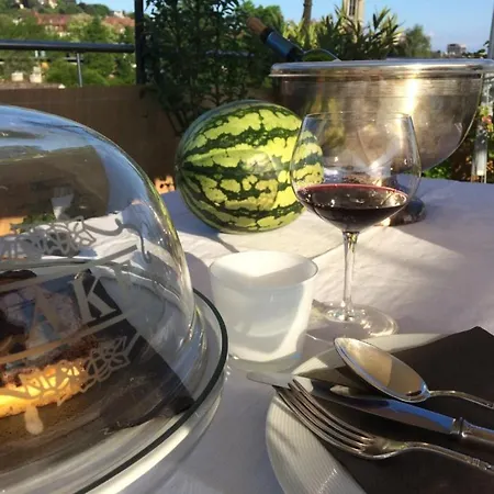 Designer With Rooftop Quarto em Acomodações Particulares *